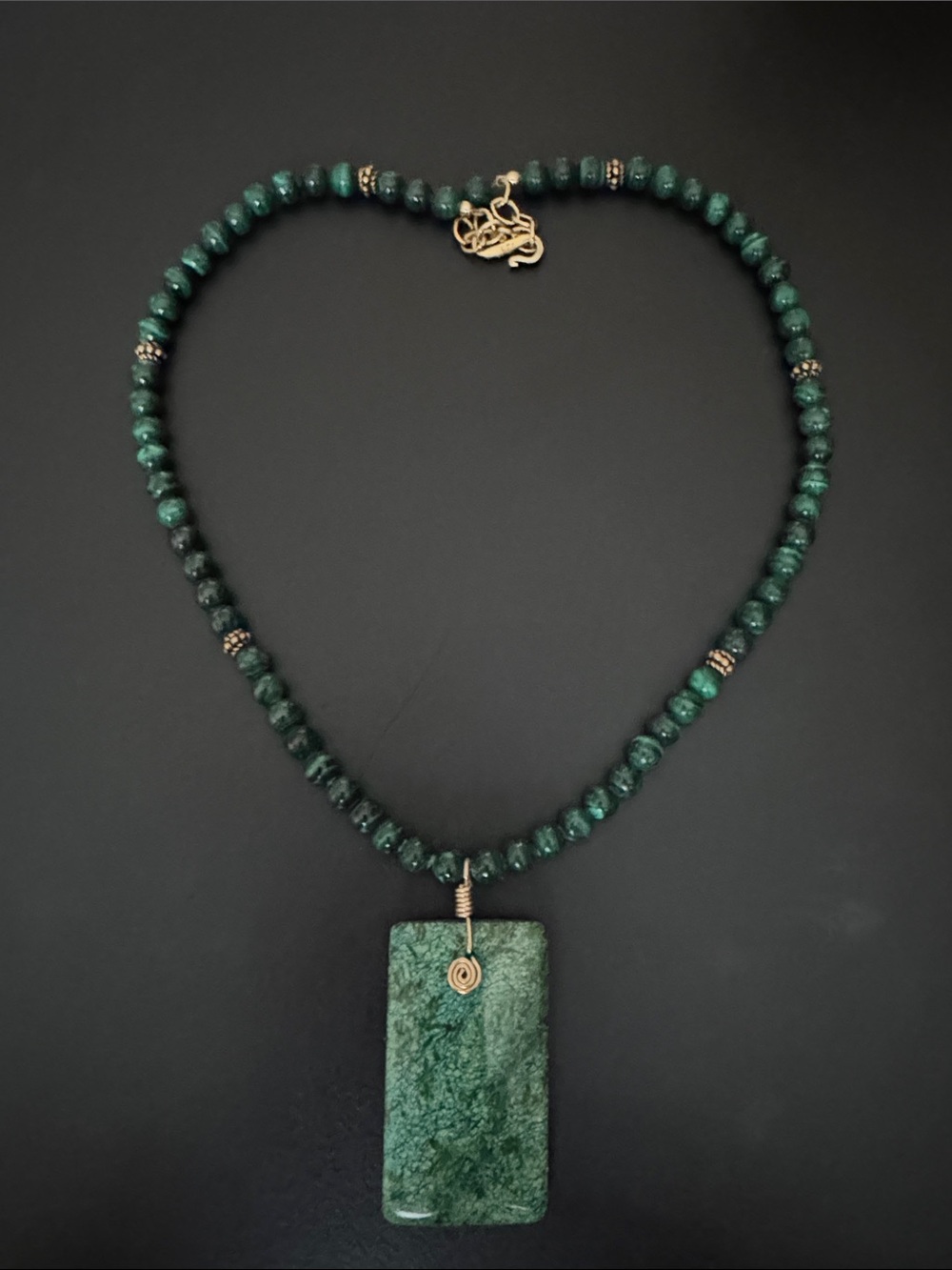 Green  Stone Pendant Bead Necklace -